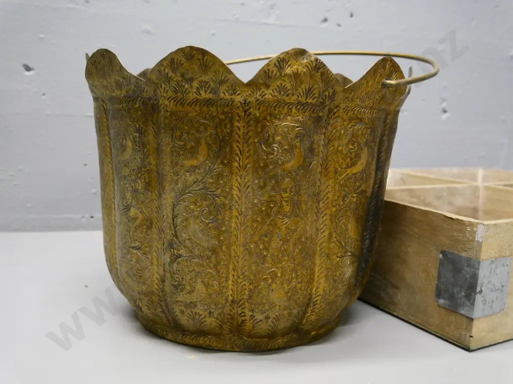 wooden crate with metal corner binding 420 x 320 and a figured brass bucket / jardiniere H-220 D-260 Image 1++