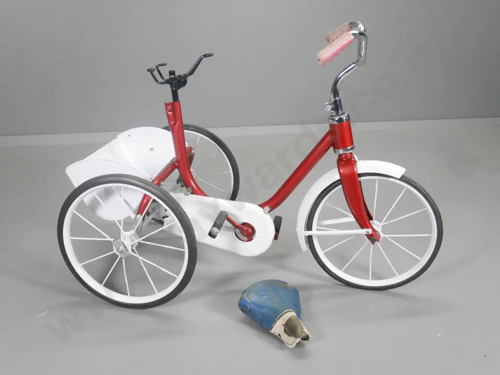 restored Triang chain trike - seat needs attaching Image 1++