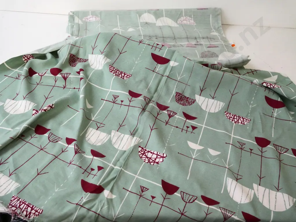 length of retro styled fabric 7.4m x 1.2m Image 1++