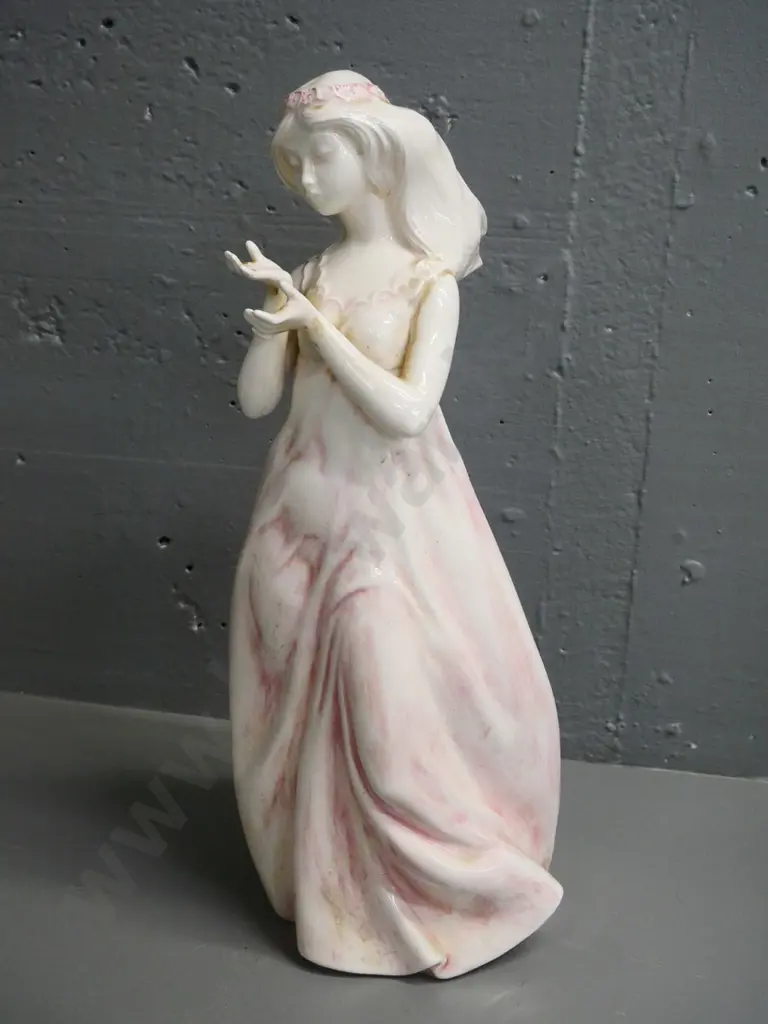 large porcelain figurine of a woman, stamped MM9, no other maker's mark H-410 Image 1++