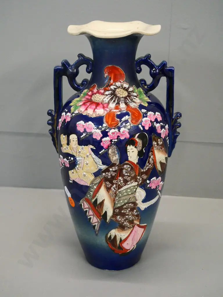 oriental hand-painted handled vase H-320 Image 1++