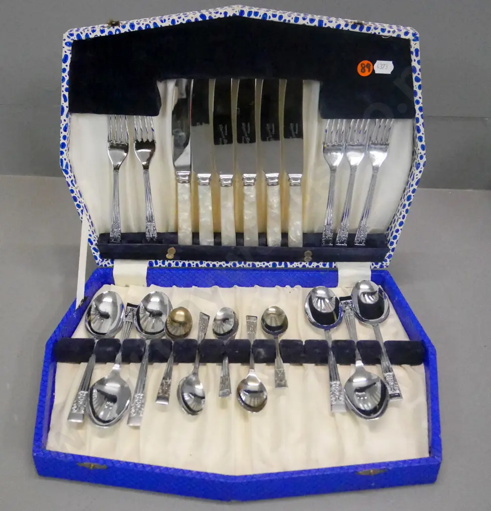retro cased cutlery - missing 1 fork and teaspoon Image 1++