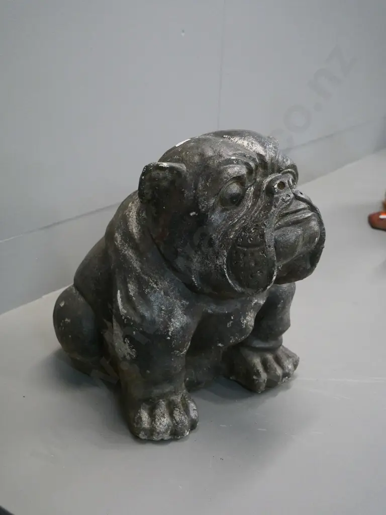 solid concrete bulldog figure with antiqued bronze finish H-320 W-220 D-320 Image 1++