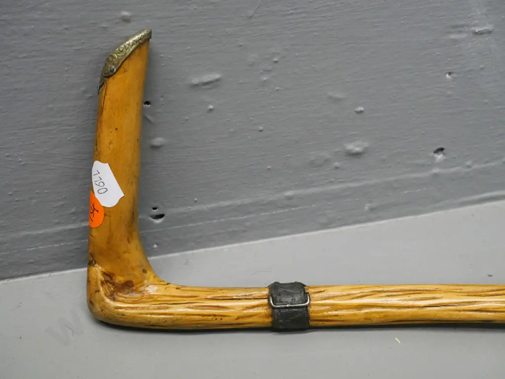 timber walking stick with sterling silver buckle-motif band L-850 Image 1++