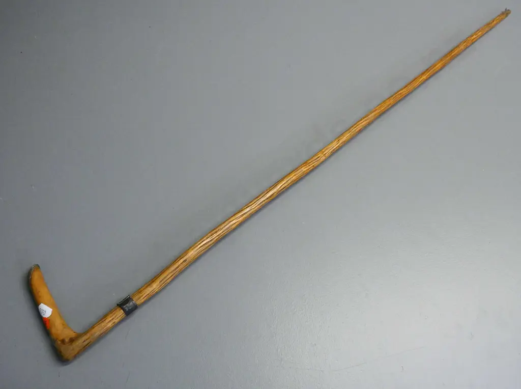 timber walking stick with sterling silver buckle-motif band L-850 Image 1++