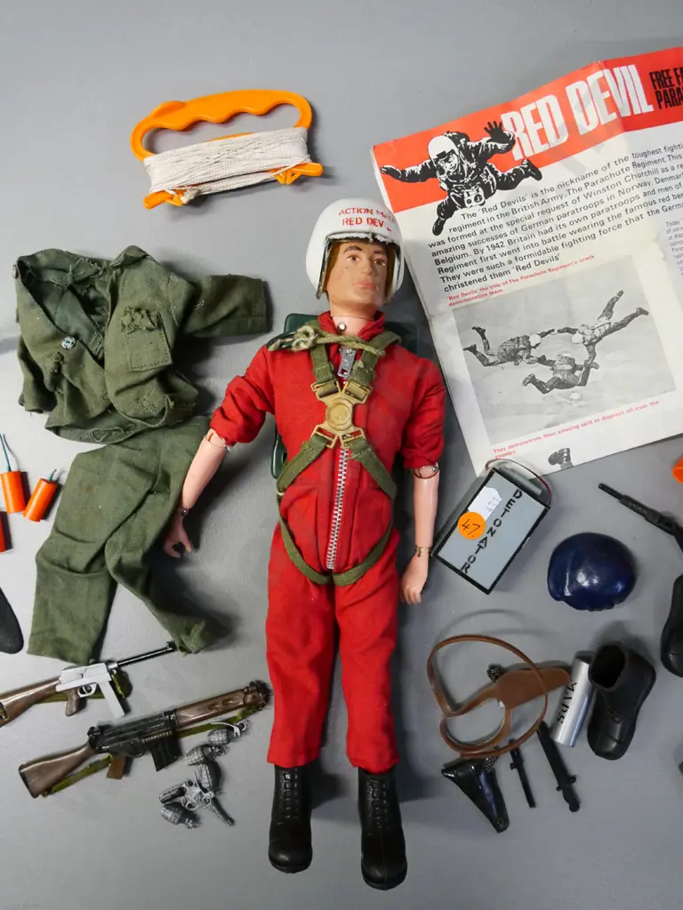 Action Man Red Devil edition figure with parachute, numerous accessories, etc. Image 1++