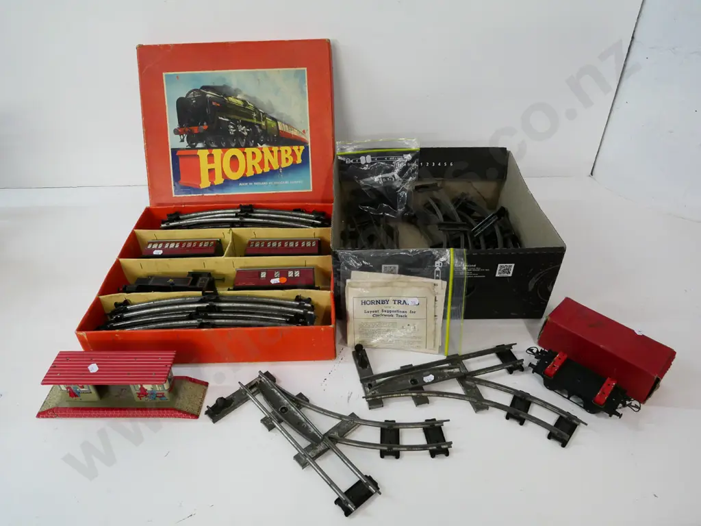 vintage Hornby train set in original box - including locomotive, 2 carriages, points & track, tin station platform etc, Image 1++