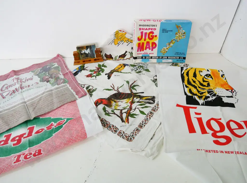 New Zealand souvenir table cloth, jigsaw puzzle, card holder, and 6 tea towels Image 1++