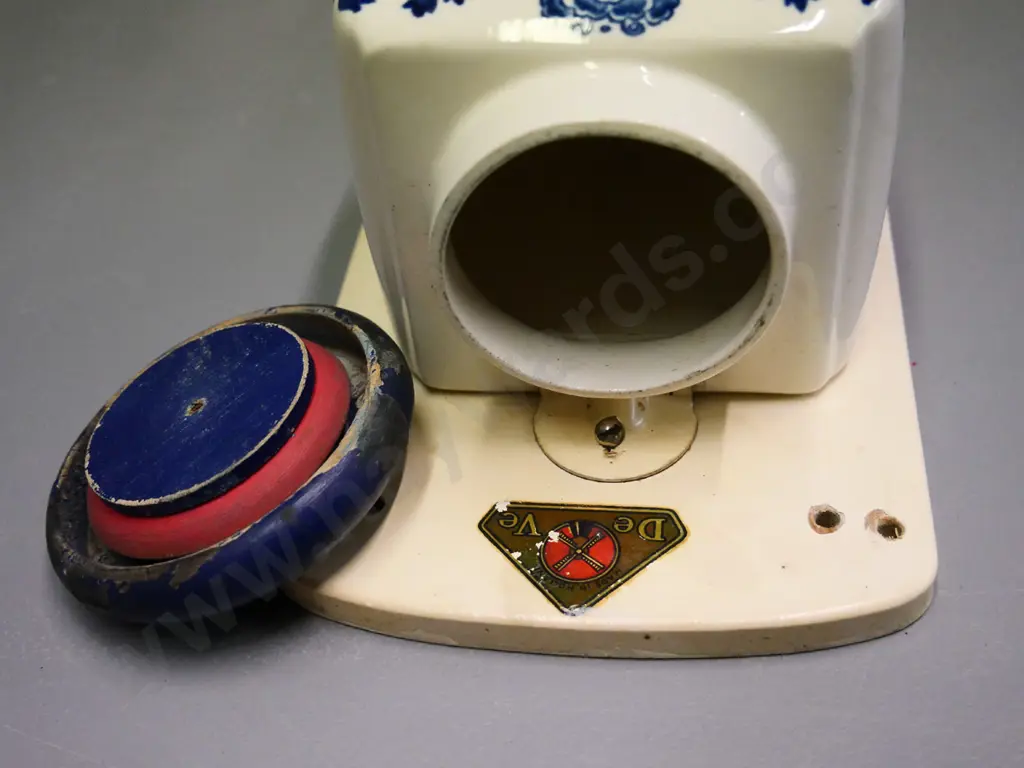 De Ve blue and white Delft pattern wall-mount coffee grinder - mounting plate is H-330 W-130 Image 1++