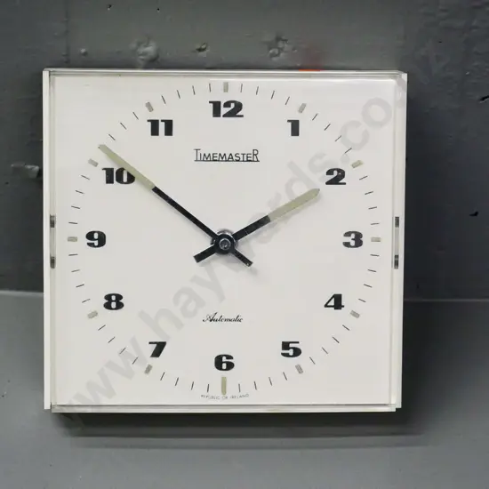retro plastic cased Timemaster wall clock - movement takes D-size battery H-160 W-170