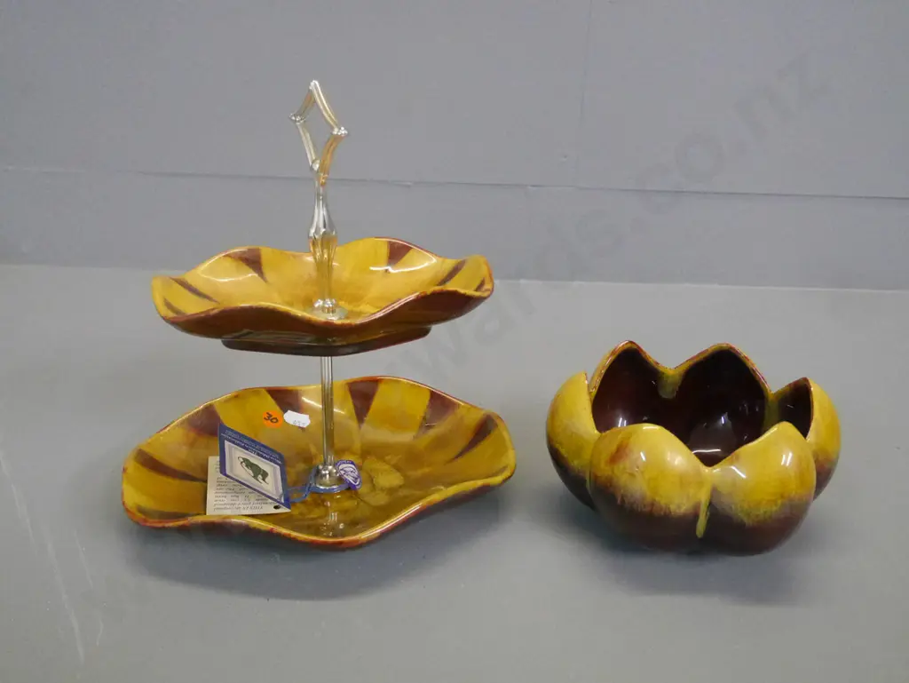 Blue Mountain cake stand H-250 and lotus bowl Image 1++