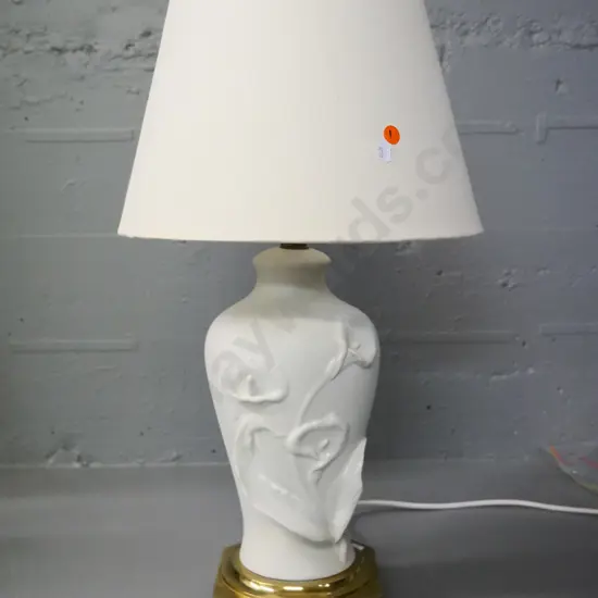 white matte finish ceramic lily and brass table lamp with shade H-540