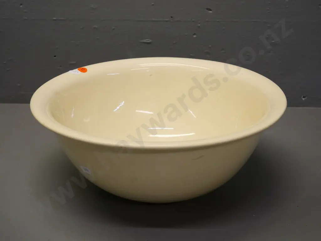 large cream colour Crown Lynn mixing bowl. Diameter 315 Image 1++