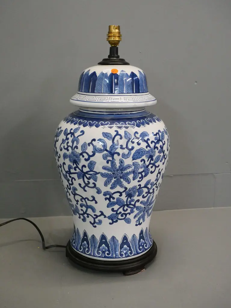 contemporary blue and white porcelain & wood table lamp base & shade H-530 Image 1++