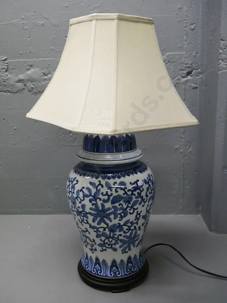 contemporary blue and white porcelain & wood table lamp base & shade H-530 Image 1++