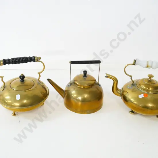 3 brass teapots - 2 w/bakelite handles, one with white ceramic handle with mend, tallest is H-200