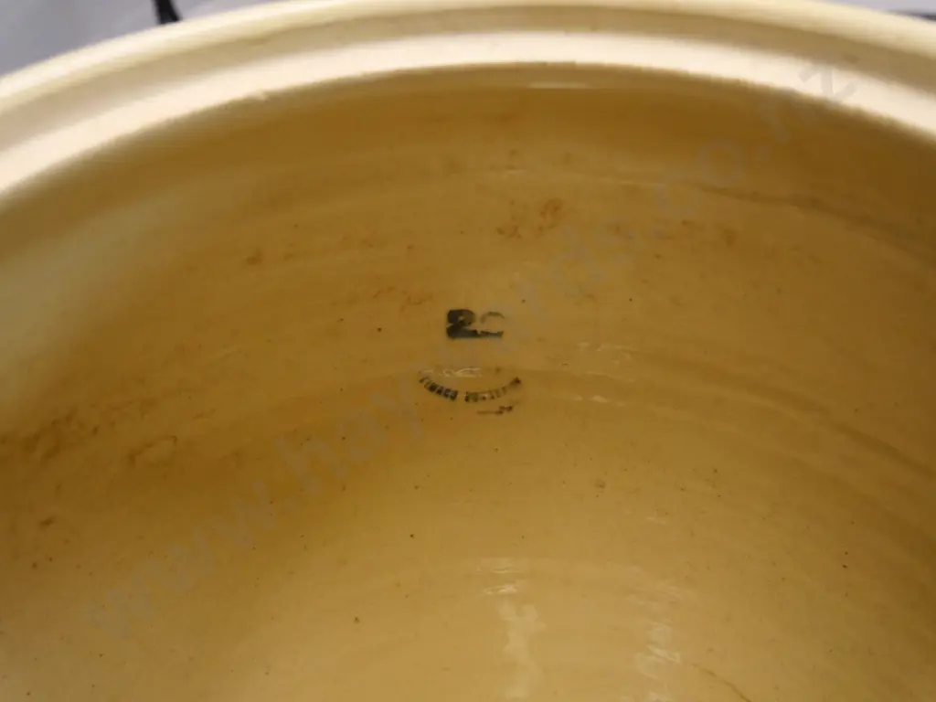 2 mottled green & cream lidded crocks - larger is marked Timaru Potteries inside, H-320 D-250, has small chip to lid rim Image 1++