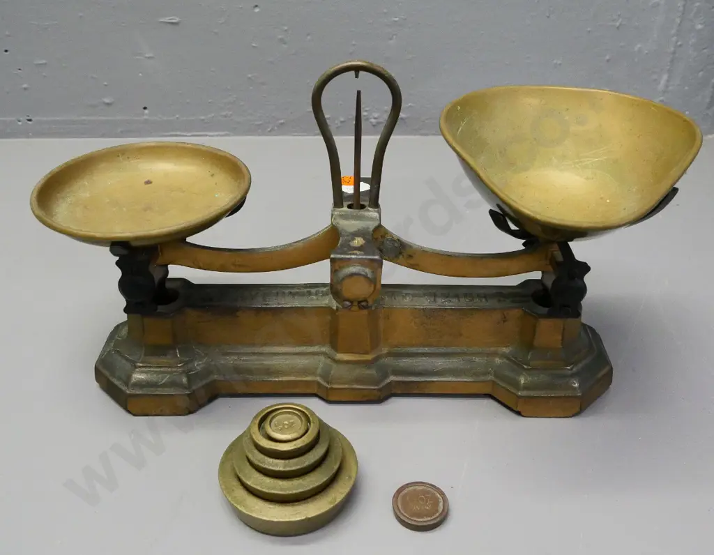 vintage Avery balance scales with brass weights H-170 W-380 Image 1++