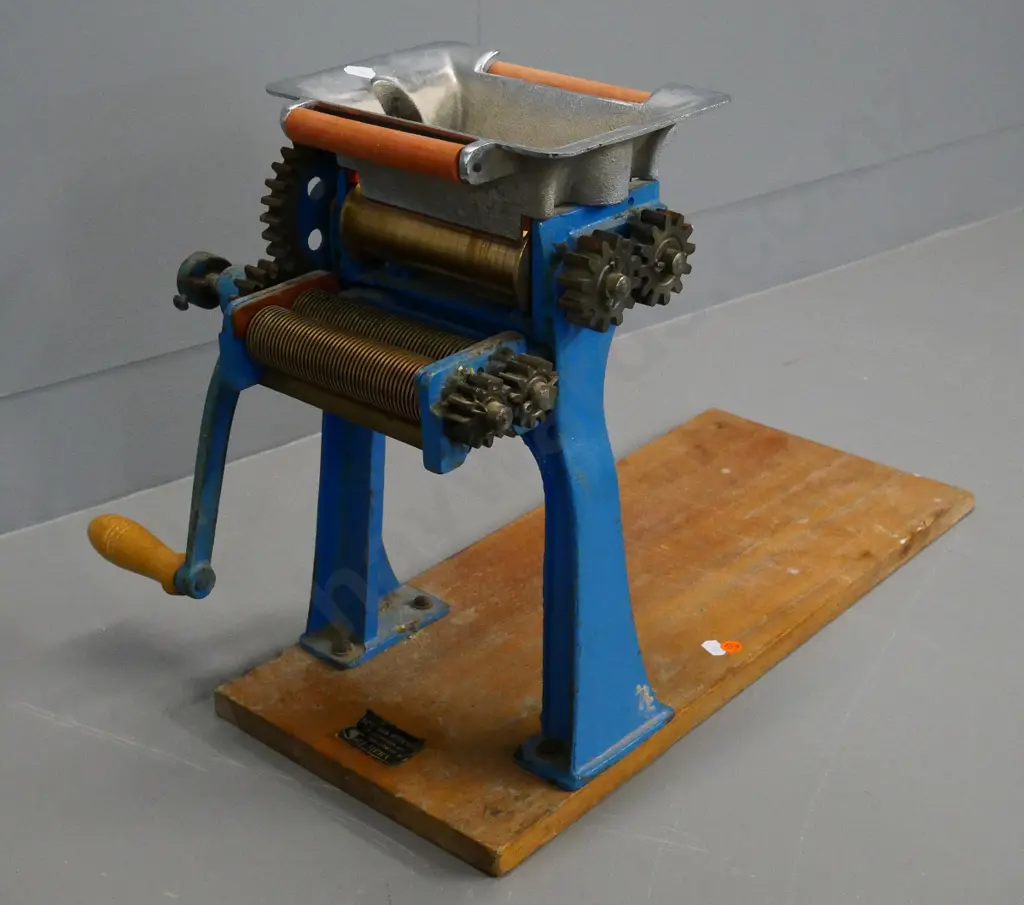 vintage "Nagai's Type" buckwheat noodle machine mounted on wooden base - needs attention H-390 L-540 Image 1++