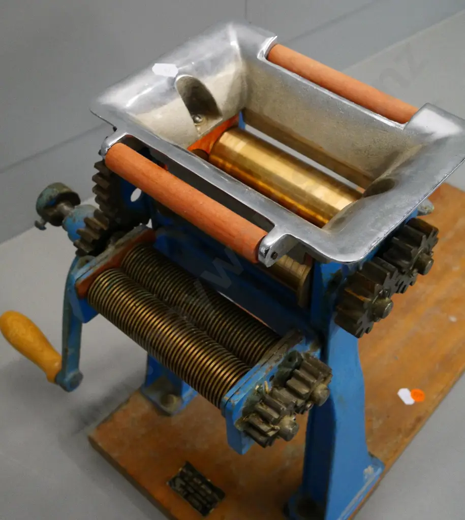 vintage "Nagai's Type" buckwheat noodle machine mounted on wooden base - needs attention H-390 L-540 Image 1++