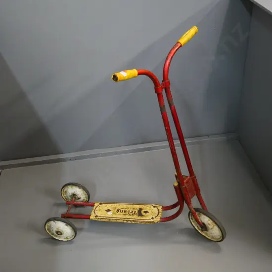 vintage Triang 3-wheel scooter - wear to handles and some corrosion H-760 L-700
