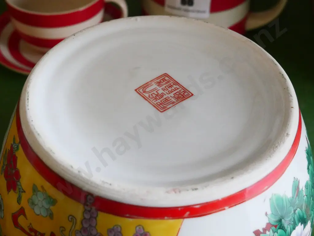 Asian cover pot with spider knob H-230 Diam-200 Image 1++