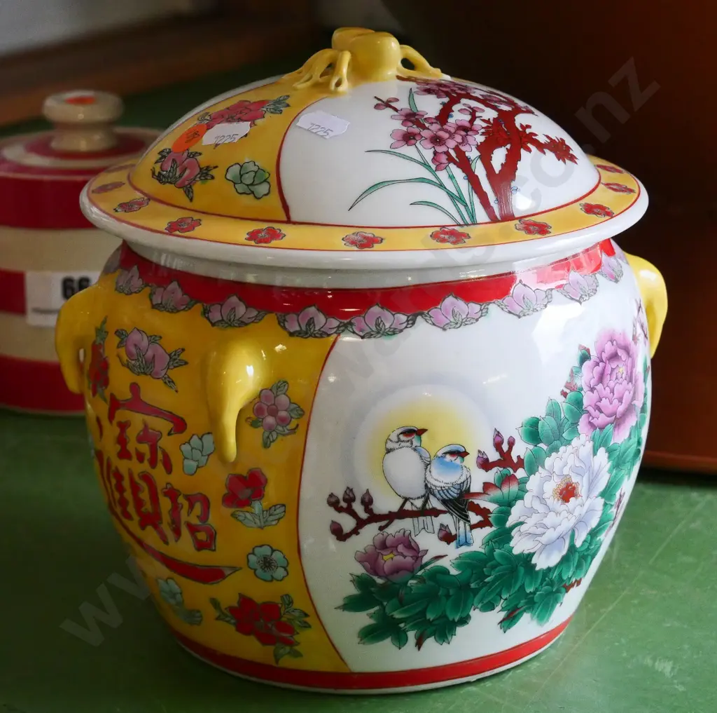 Asian cover pot with spider knob H-230 Diam-200 Image 1++
