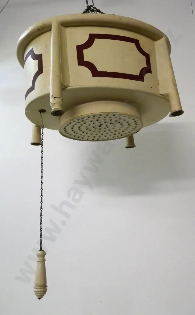 vintage painted tin shower cistern with ceramic pull handle, hanging chains - damage to leg/connector H-280 W-490 D-400 Image 1++