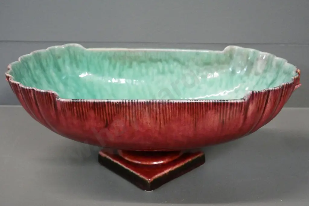 Roseville Pottery (USA) footed bowl H-120 Diameter 340 Image 1++