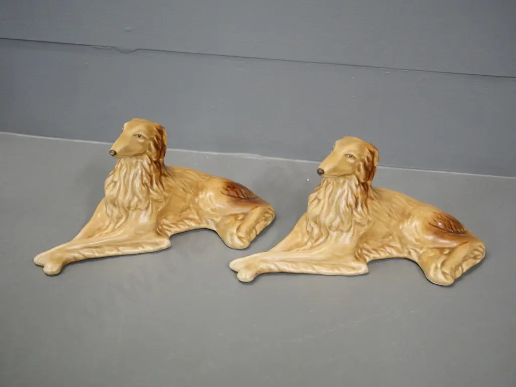 pair of Sylvac dog figures marked No. 19 - H-110 L-210 Image 1++