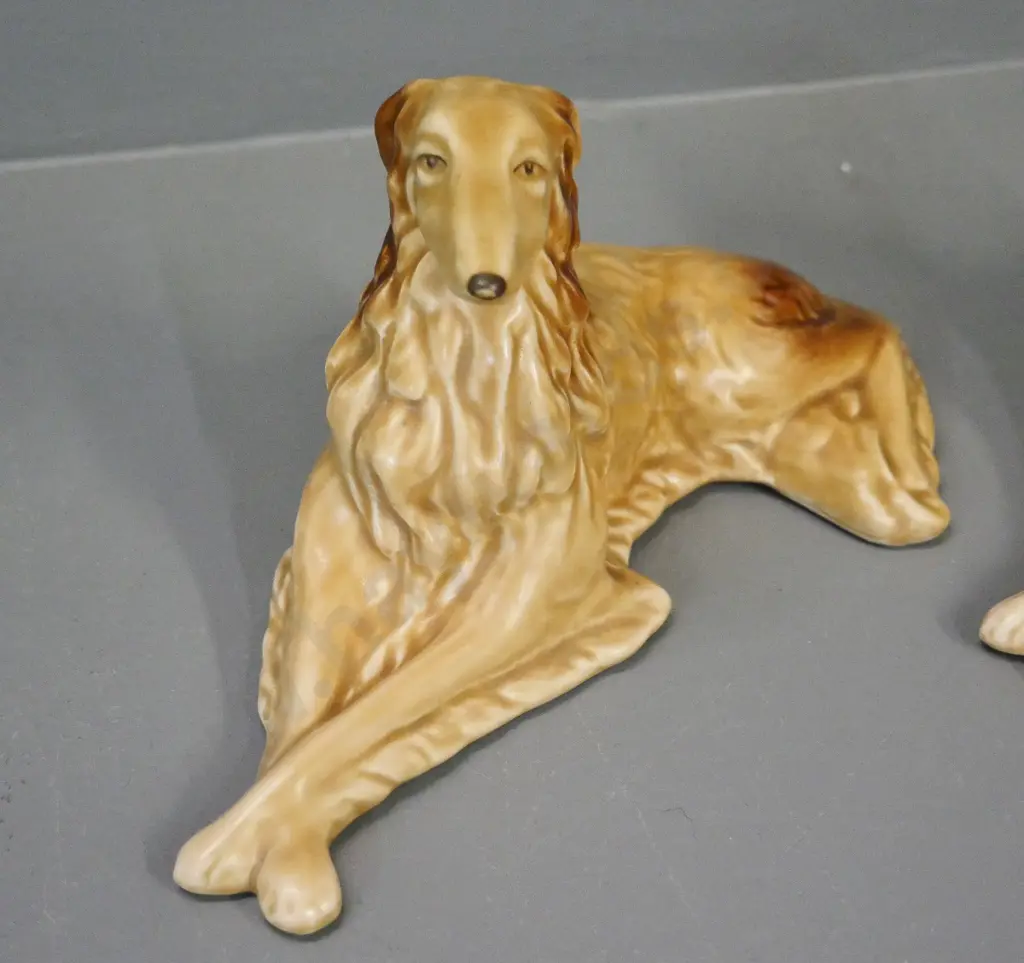 pair of Sylvac dog figures marked No. 19 - H-110 L-210 Image 1++