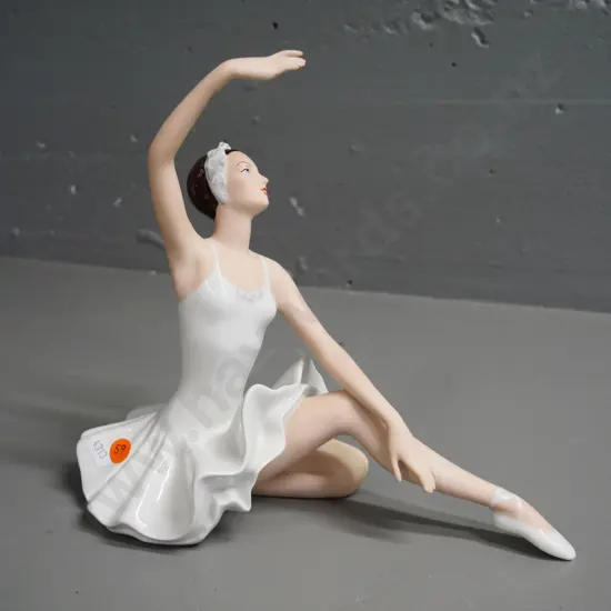 Royal Dux ballerina figure H-240 L-260