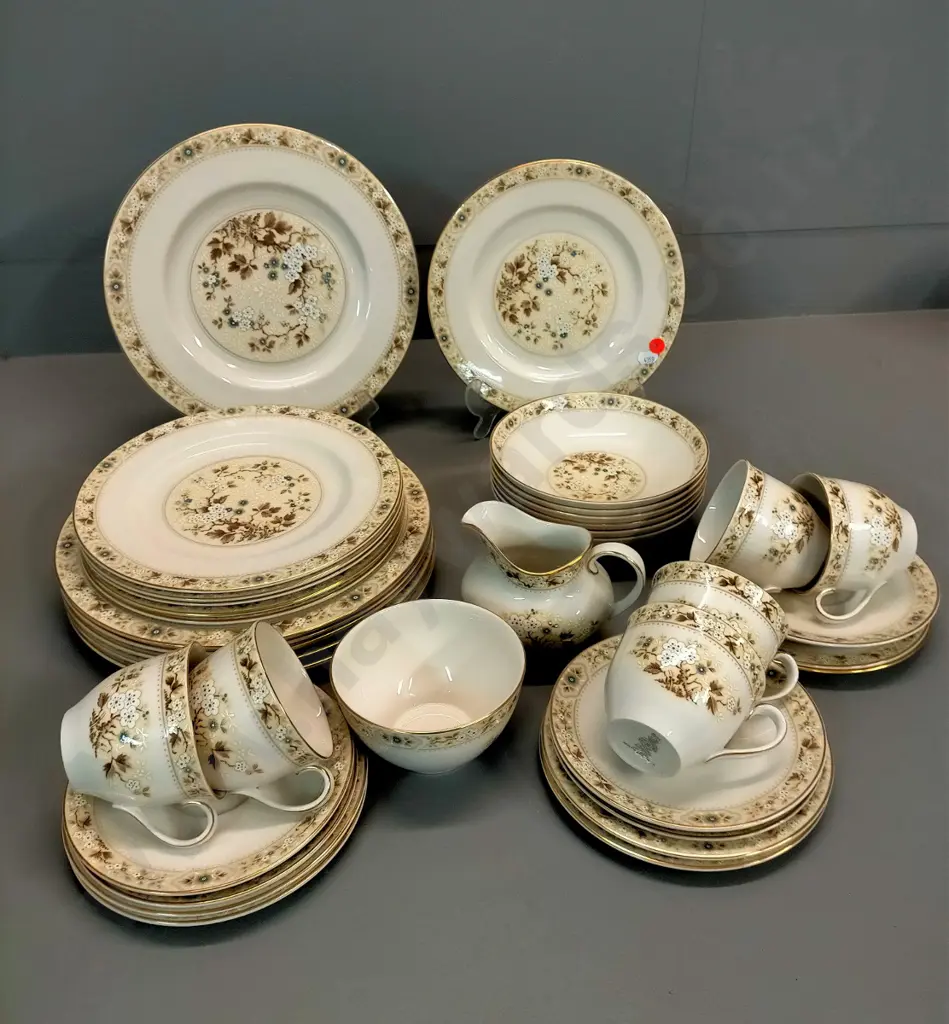 Royal Doulton Mandalay 6 place dinner set Image 1++