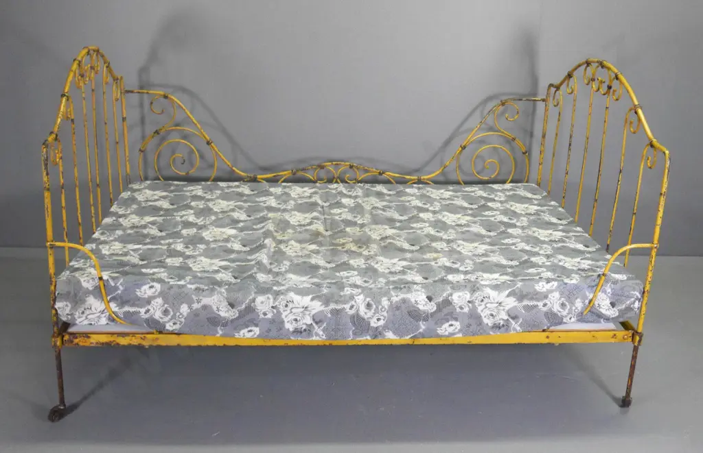 folding iron framed daybed / campaign bed on casters - H-1050 L-1830 W-1190 (with foam mattress) Image 1++