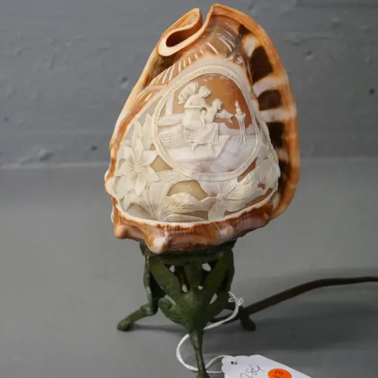 carved shell cameo lamp on metal stand H-220