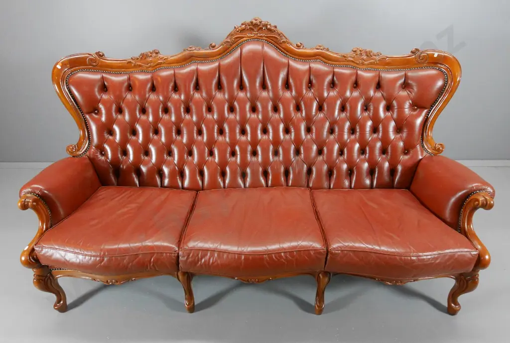 reproduction Louis-style large carved mahogany 3-seater settee w/ deep-button leather upholstery H1130 W1940 D800 Image 1++
