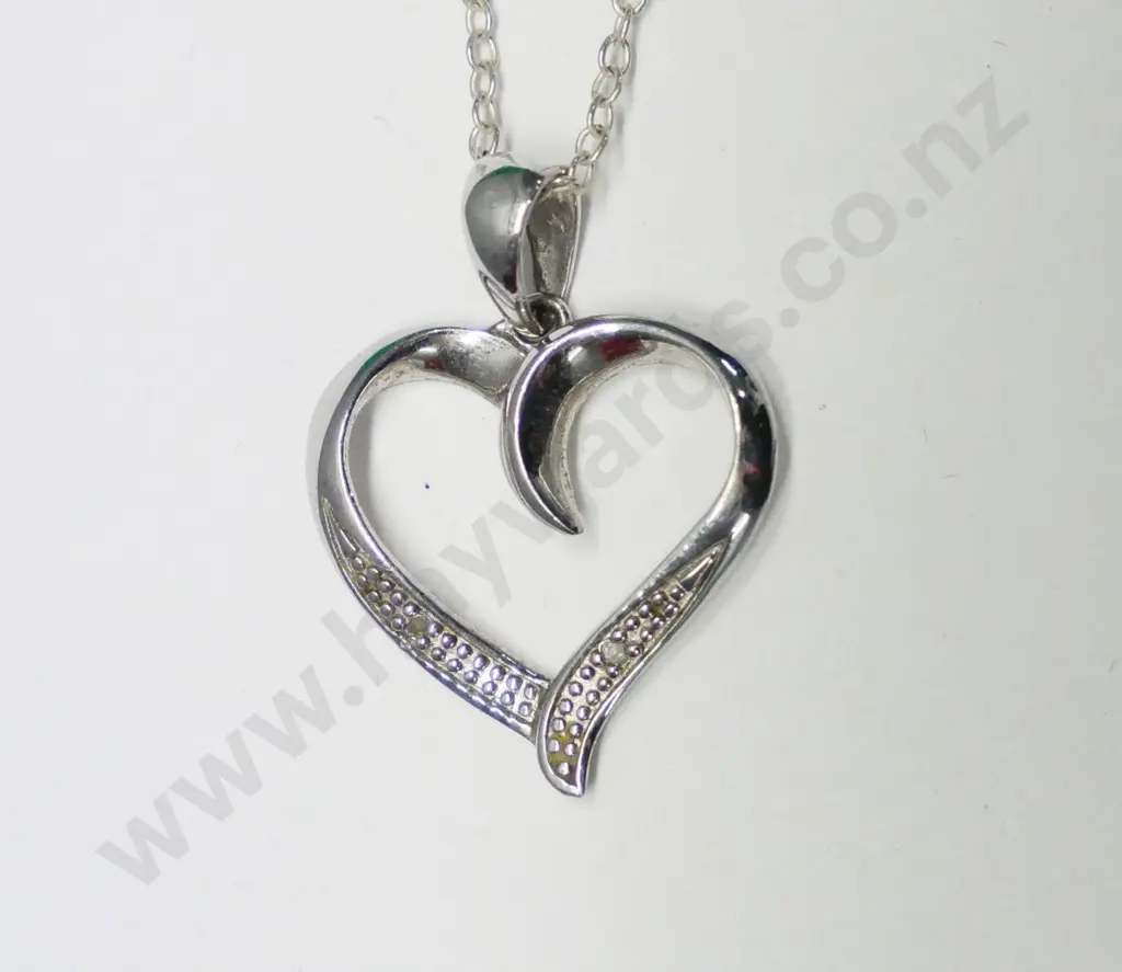 silver heart shaped necklace stamped 925 Image 1++