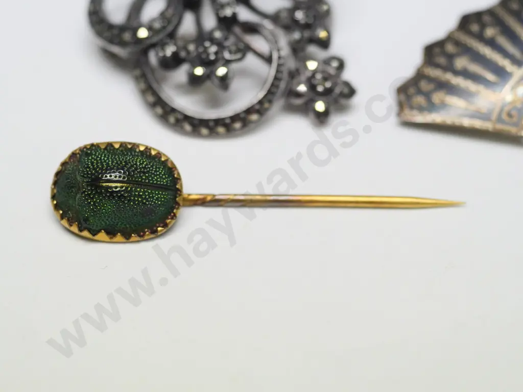 4 asstd brooches Image 1++