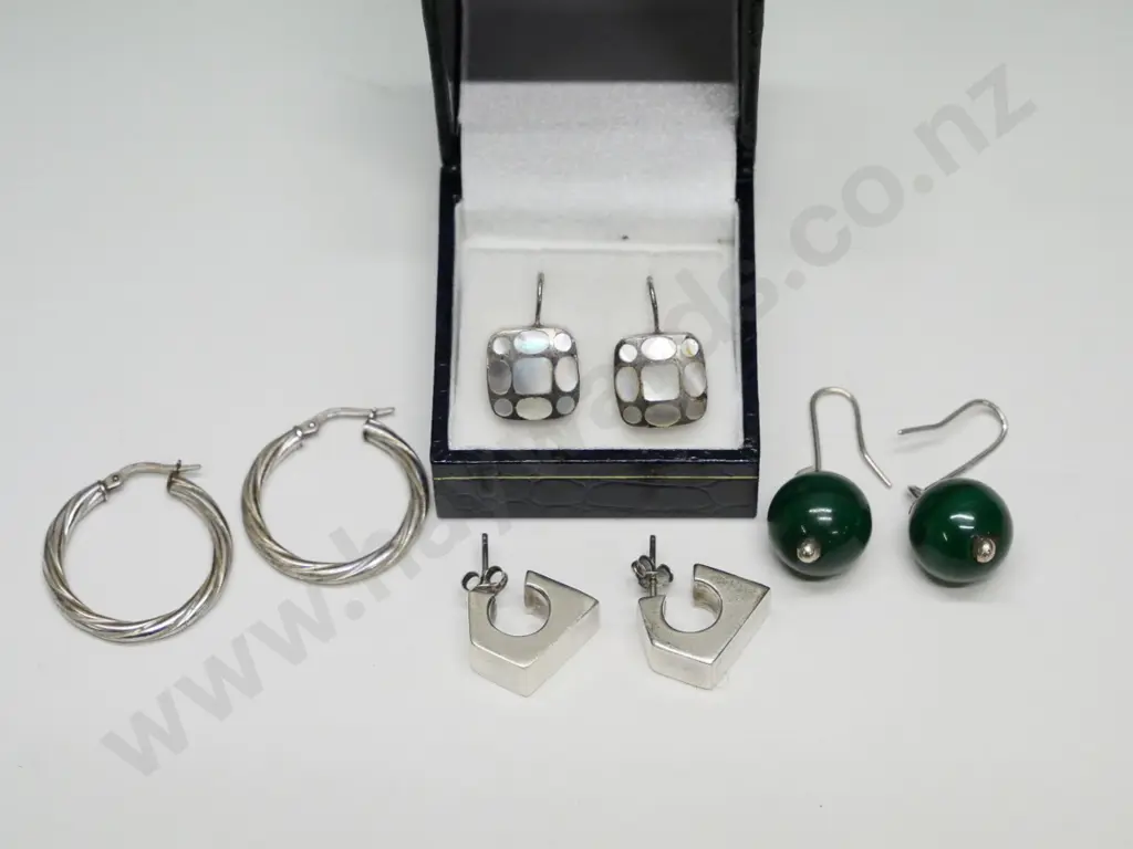 4 pairs astd earrings Image 1++