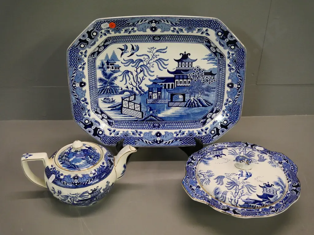 3 pieces of Burleigh blue & white - 6-cup teapot, lidded serving dish, and large platter L-400 W-300 Image 1++