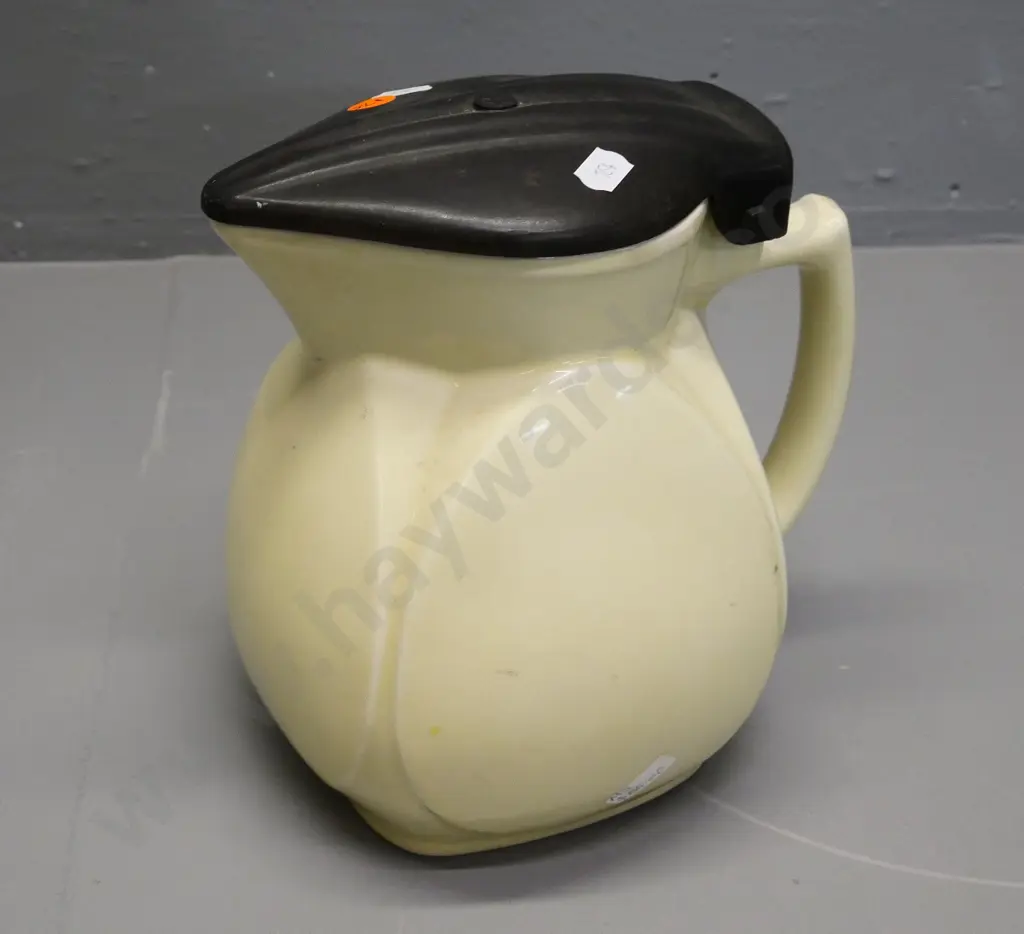 ceramic electric jug with bakelite lid, with element but no cord Image 1++