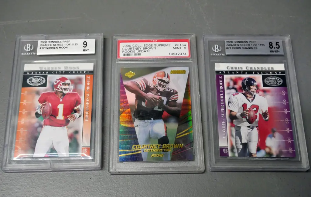 3 encased graded vintage NFL collector's cards - Chris Chandler, Warren Moon, Courtney Brown - slight damage to 1 case Image 1++