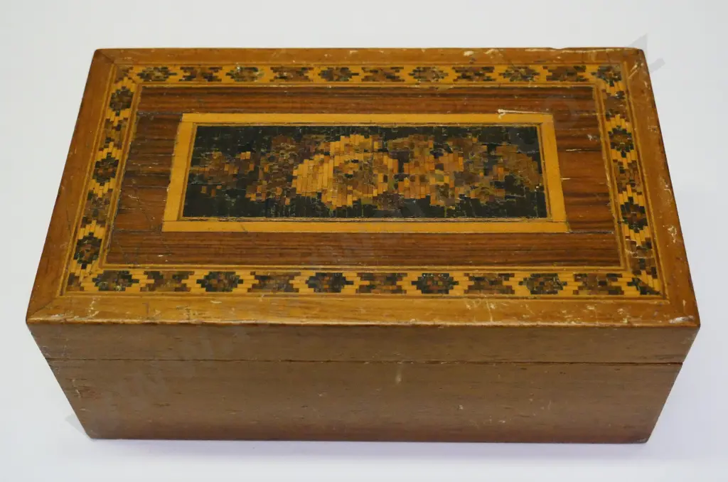 9 asstd badges - nurses, British Empire exhibition, girl guide etc in wooden box Image 1++