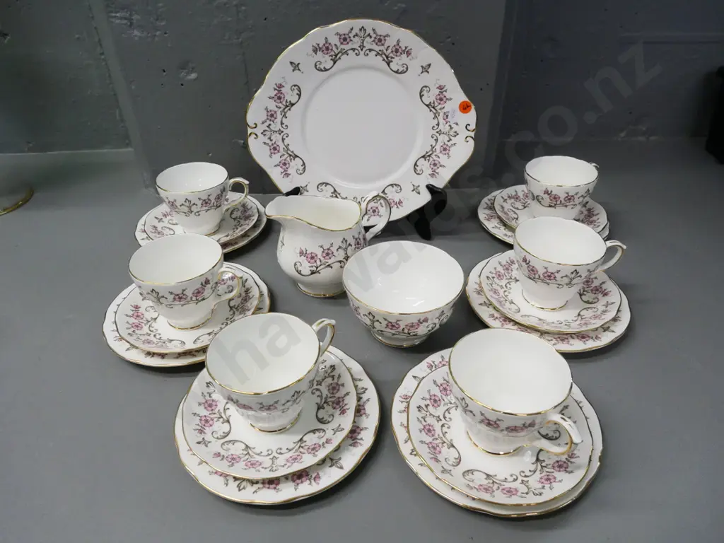 Duchess Tudor Rose 21-piece tea set Image 1++