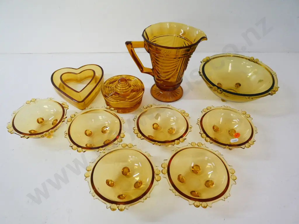 assorted vintage amber glass items - 7-piece sweet set, jug, vase, powder bowl Image 1++