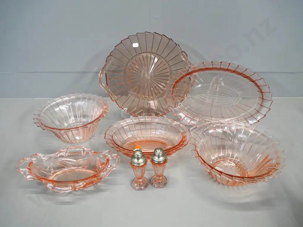 7 pieces pink depression glass - 4 bowls, 2 platters, condiment set Image 1++