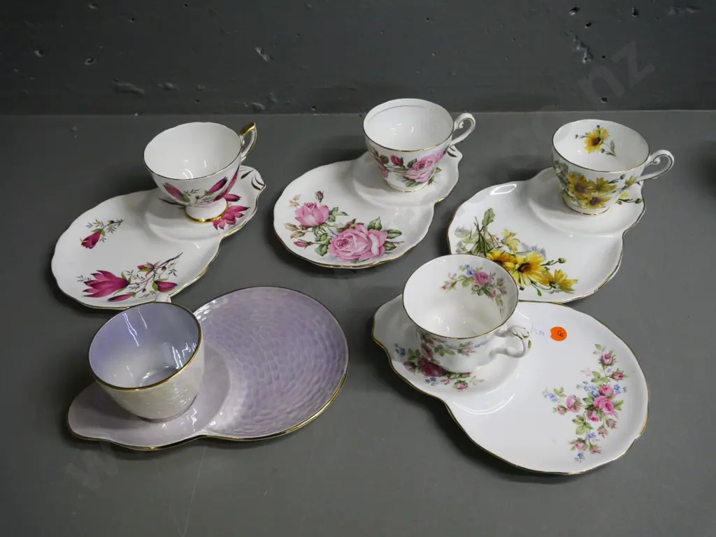 5 china tennis sets - 3 Royal standard, 1 Maling and 1 Royal Albert Image 1++
