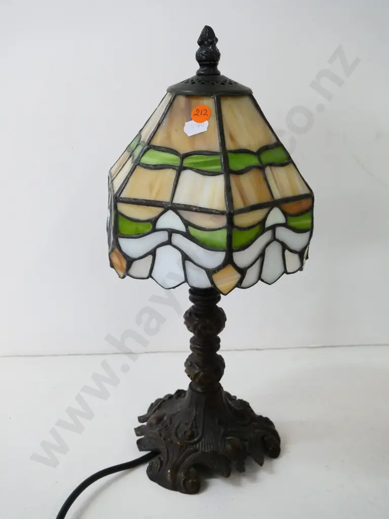 small reproduction Tiffany-style cast metal leadlight table lamp H-370 Image 1++