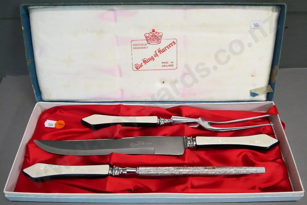 deco style King Karver carving set with black and faux mother-of-pearl handles Image 1++