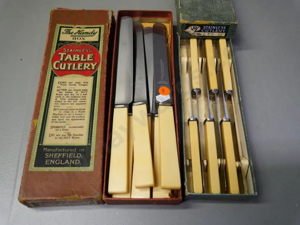 2 boxed sets of square bone-handled knives - Thurston & Sons dinners and smaller Westall Richardson Image 1++